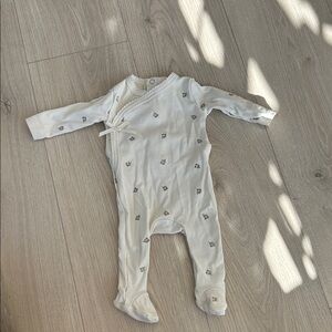 Elys & co embroidered bamboo footie 1 month